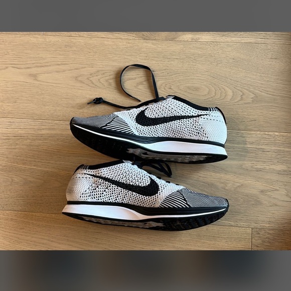 Nike Flyknit Racer - Picture 2 of 4